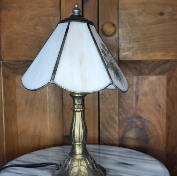 Tiffany Rose Lamp - Picture 10 of 13